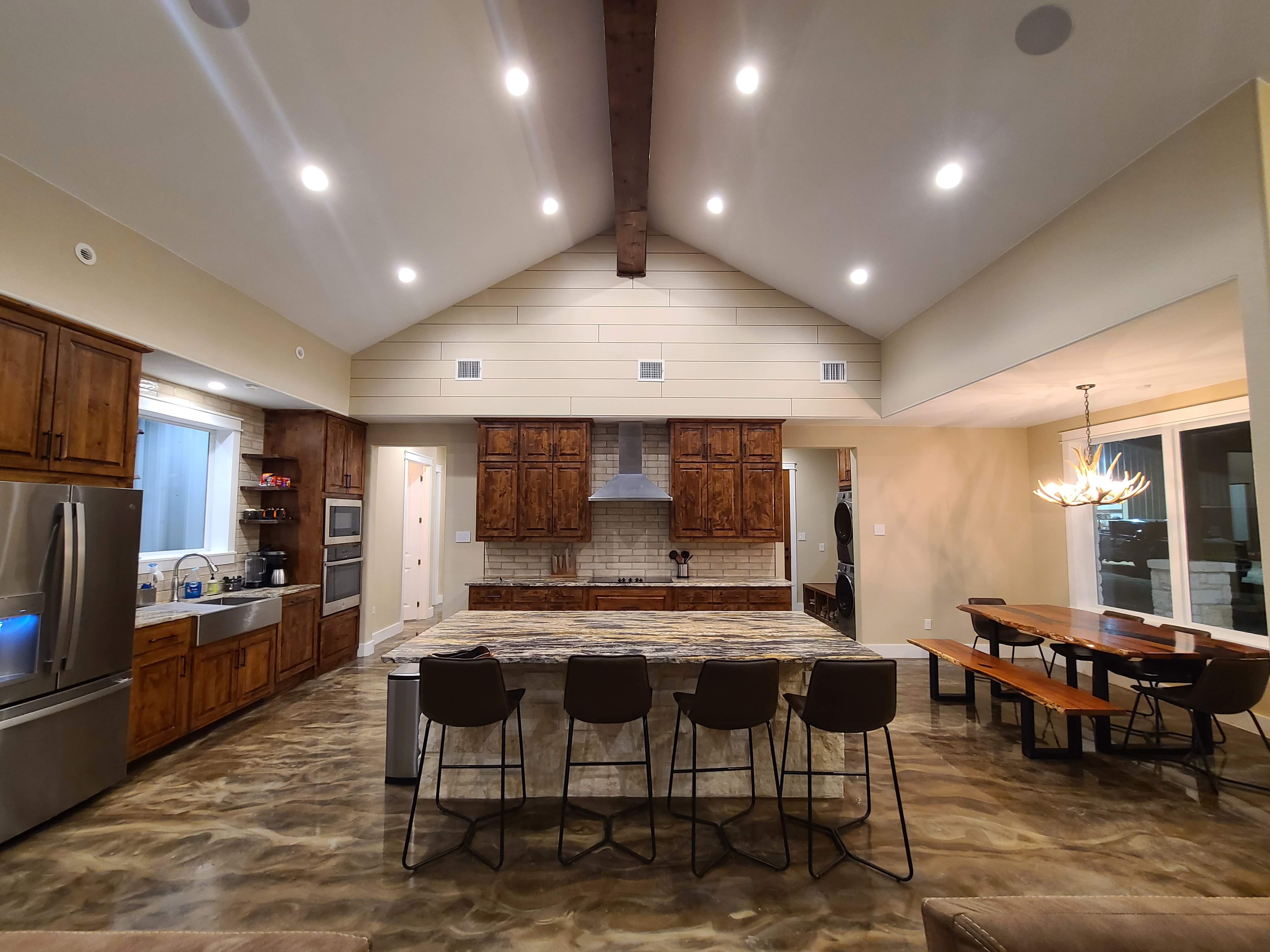 Custom ranch home — open plan kitchen and living, vaulted ceilings, epoxy floors, Conroe TX